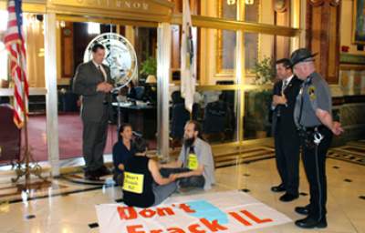 Concerned Citizens of Illinois Protest Fracking Regulation Bill